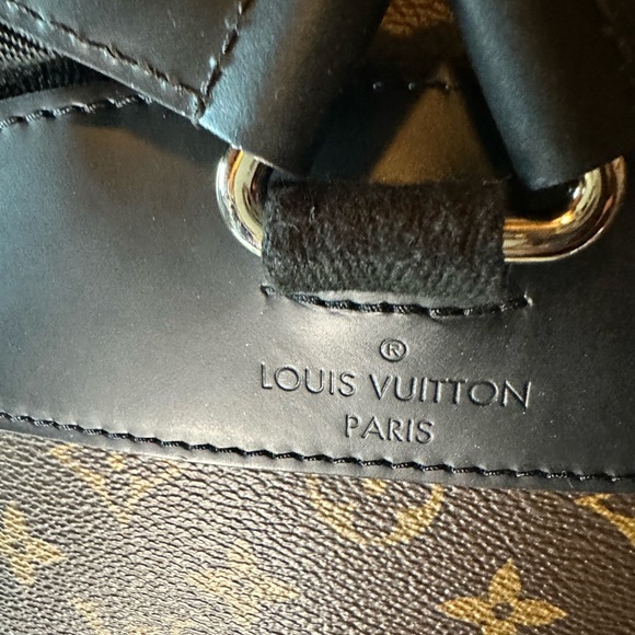 Louis Vuitton Josh backpack with LV Bag charm - Picture 6 of 14